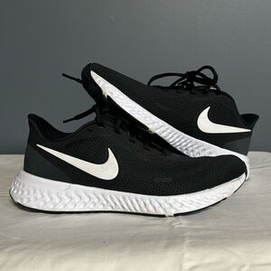 EUC Women’s Nike Running Sneakers size 8.5w